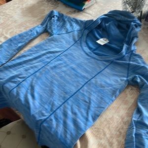 Clima-wear hoodie with scoop neck with thumb holes. Gorgeous color l/xl